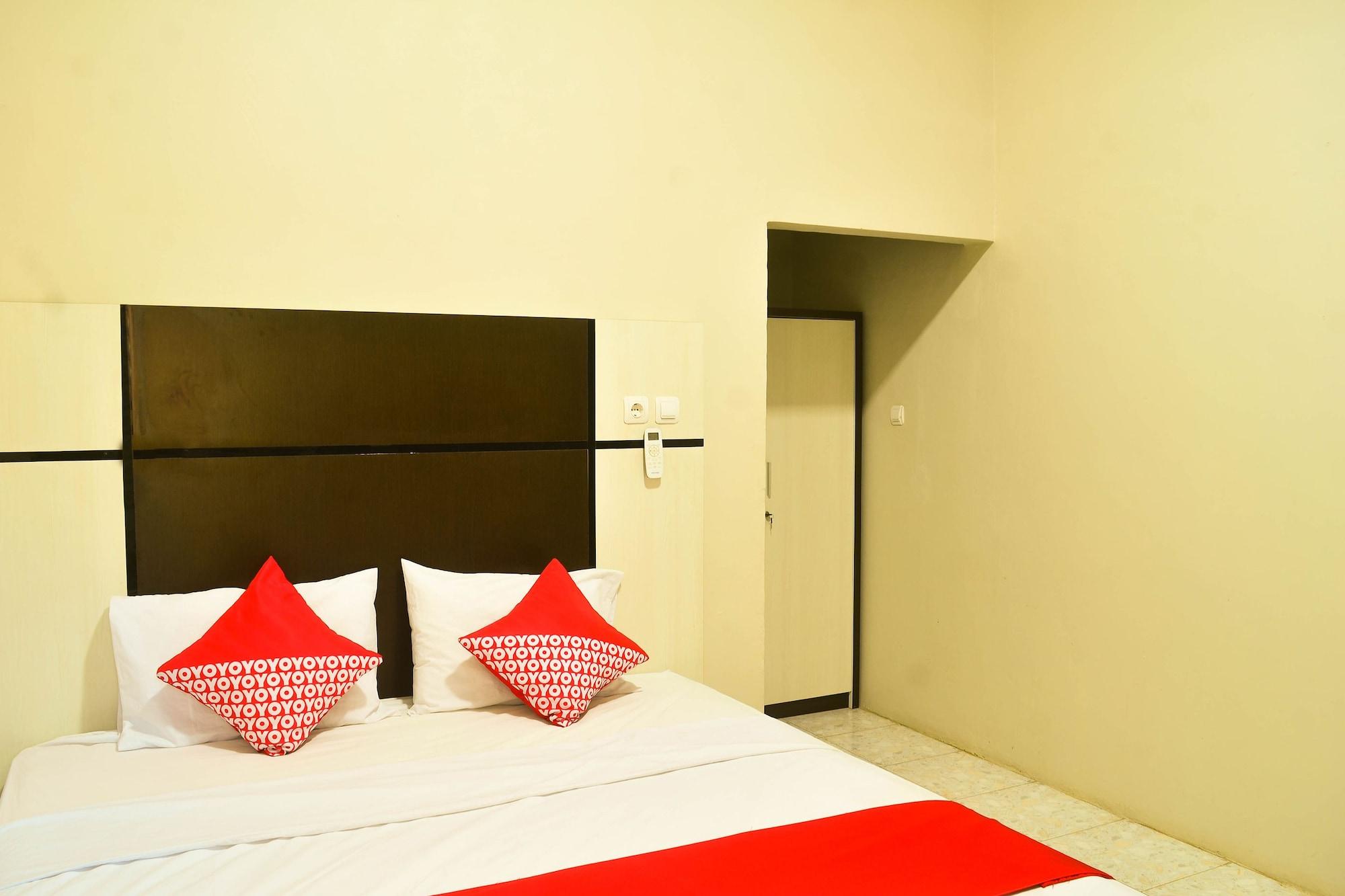 Oyo 816 The So Hotel Cijulang Exterior photo